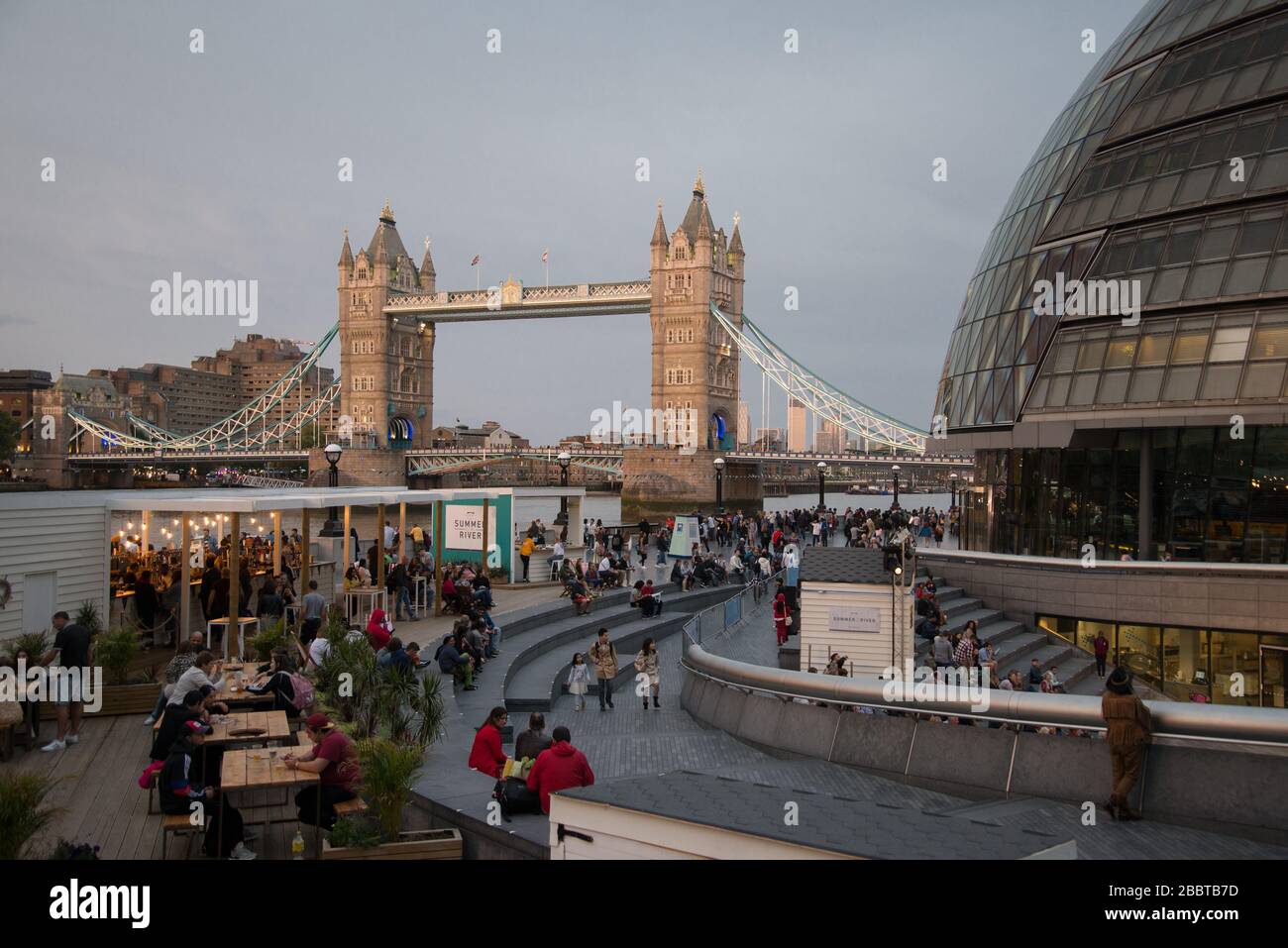 GLA Greater London Authority Helm Tower Bridge River Thames Riverside Summer by the River Bar Sir Horace Jones Tower Bridge London, SE1 Stockfoto