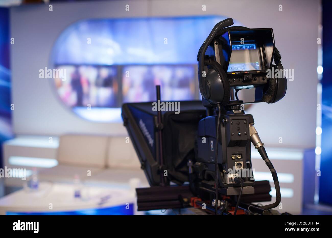 Video Kamera - Aufnahme Show im TV-Studio - Fokus auf Kamera Stockfoto