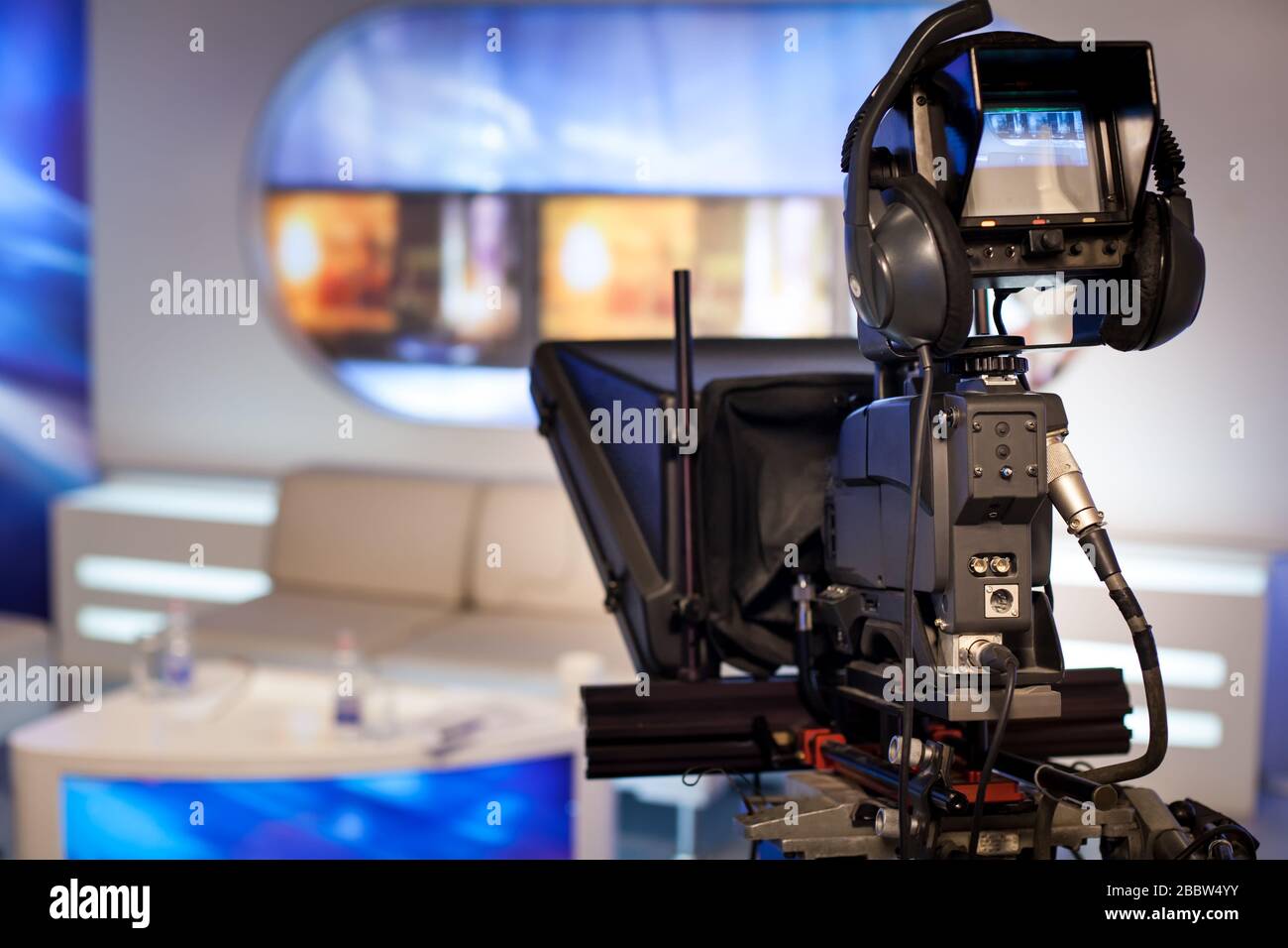Video Kamera - Aufnahme Show im TV-Studio - Fokus auf Kamera Stockfoto