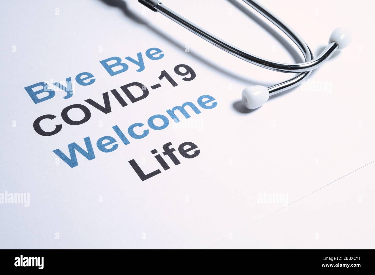 Bye bye COVID-19 Willkommens-Lebenstext. Idee der Quarantäne- oder Sozialisolationsberatung für neuartige Coronavirus- oder COVID-19-Pandemie Stockfoto