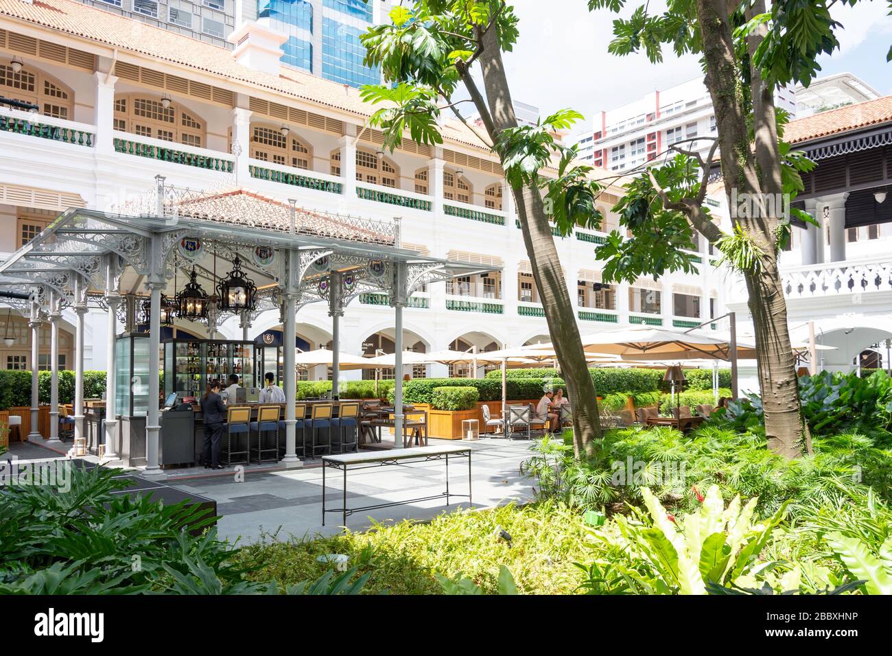 Terrassenbar im Raffles Hotel Singapore, Beach Road, Civic District, Central Area, Singapur Stockfoto
