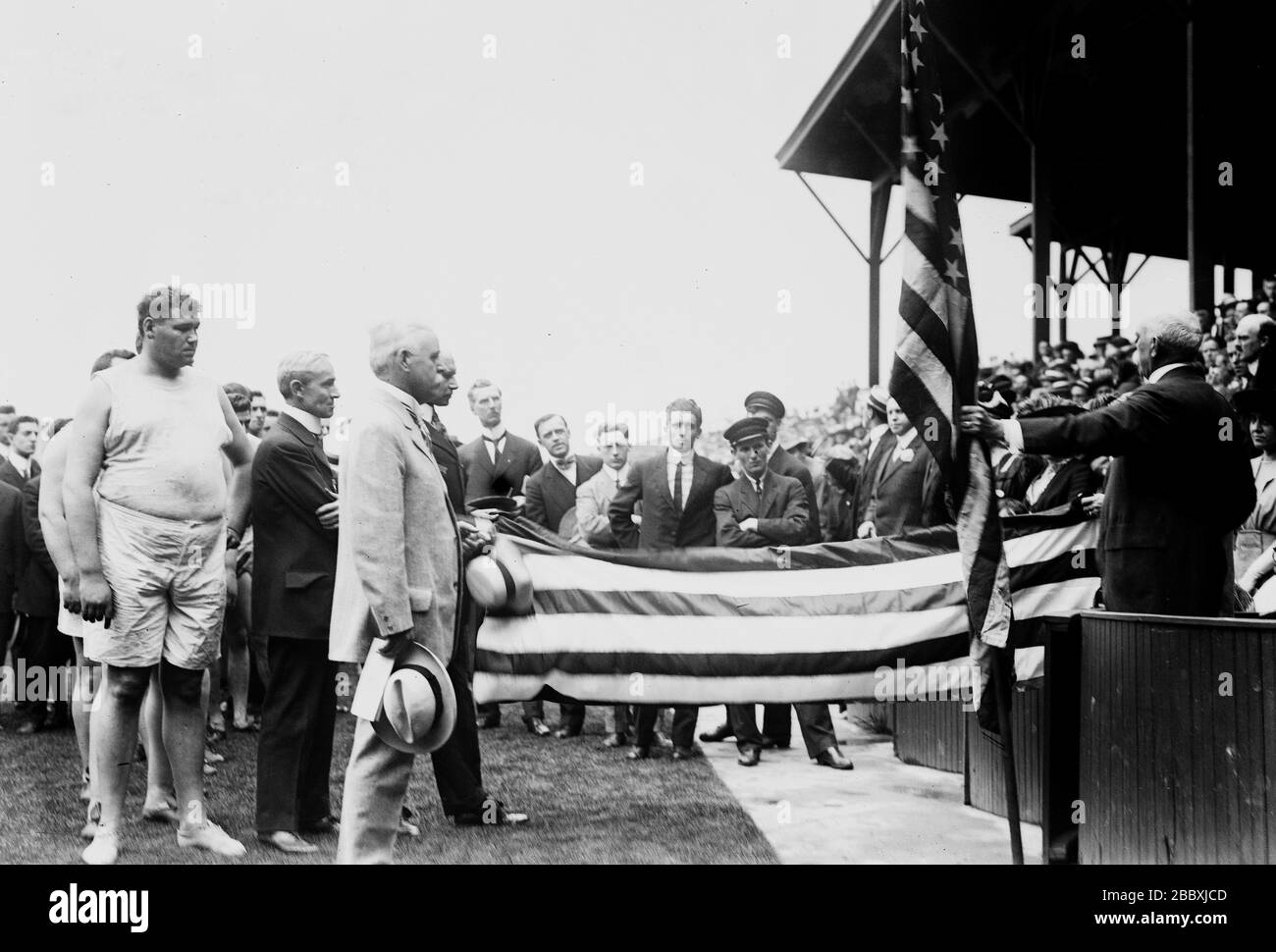 Foto im Zusammenhang mit den 5. Olympischen Spielen, die 1912 in Stockholm, Schweden, abgehalten wurden. Auf der rechten Seite steht Robert Means Thompson (1849-1930), der als Offizier der United States Navy, Geschäftsmann und Präsident der American Olympic Association tätig war. Auf der linken Seite steht Ralph Waldo Rose (1885-1913), ein US-amerikanischer Leichtathlet. Stockfoto