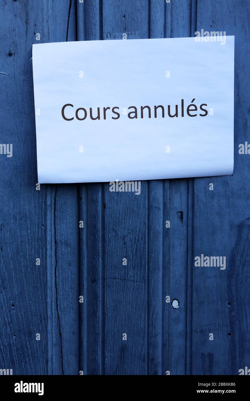 Cours annullés. Verwaltung von Fermetten. Coronavirus. Covid-19. Saint-Gervais-les-Bains. Savoie. Frankreich. Stockfoto