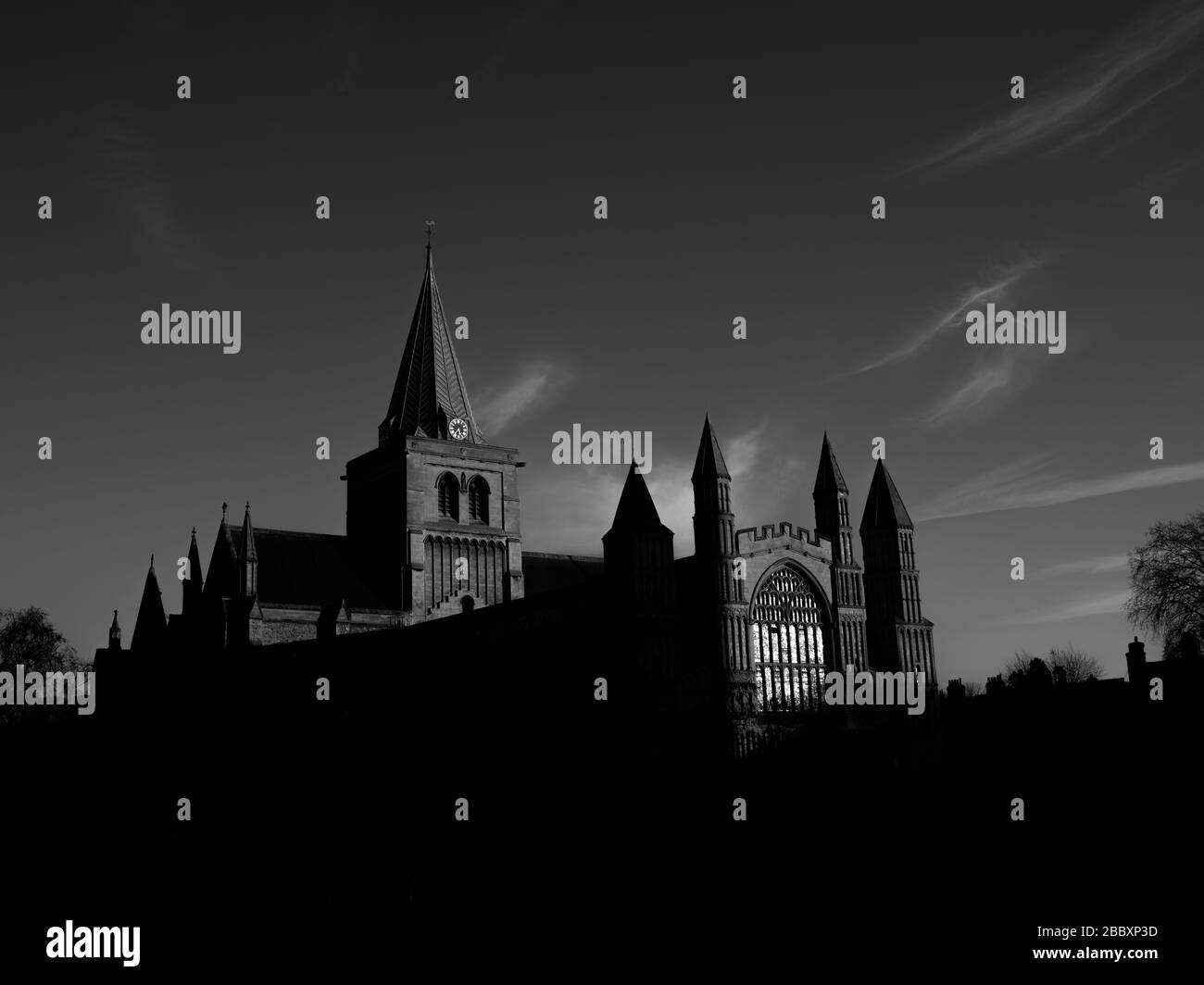 Eine geschlossene Rochester Kathedrale in der Stadt Rochester in Kent, als das Land seinen zweiten Tag der COVID 19 Coronavirus Sperre beginnt Stockfoto