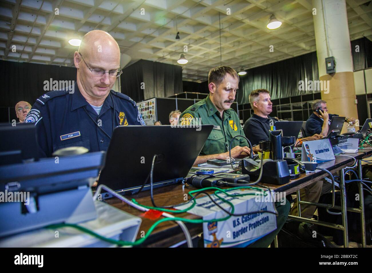 Ein gemeinsames CBP-Team, bestehend aus dem Office of Field Operations, United States Border Patrol, Luft- und Marine Operations besetzt die behördenübergreifende Command Center 24 Stunden am Tag während der 2016 RNC. Stockfoto