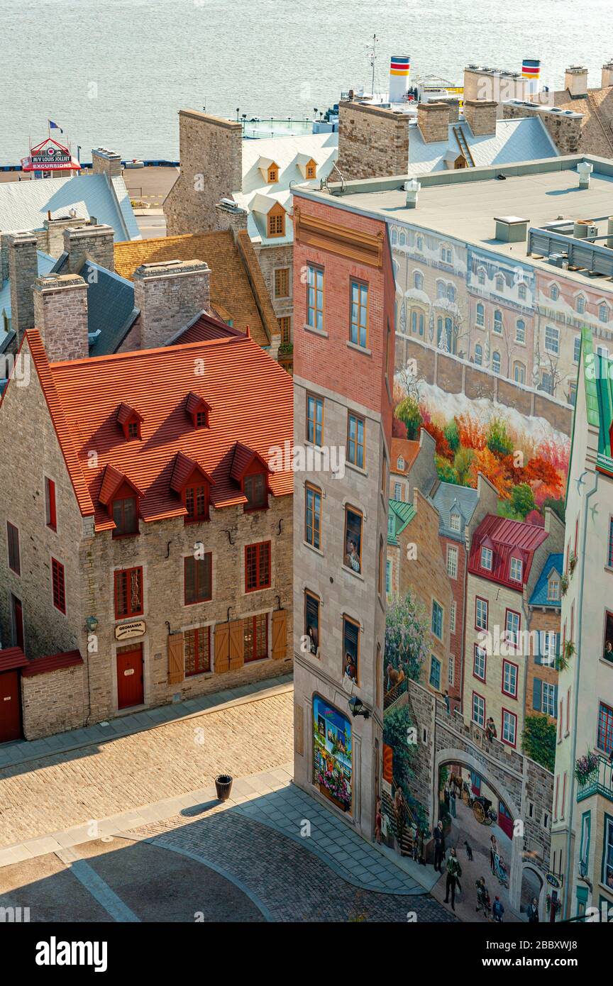 Blick auf das Stadtbild der unteren Stadt, Quebec City Mural, La Fresque des Quebecois, Old Quebec City, Provinz Quebec, Kanada. Stockfoto