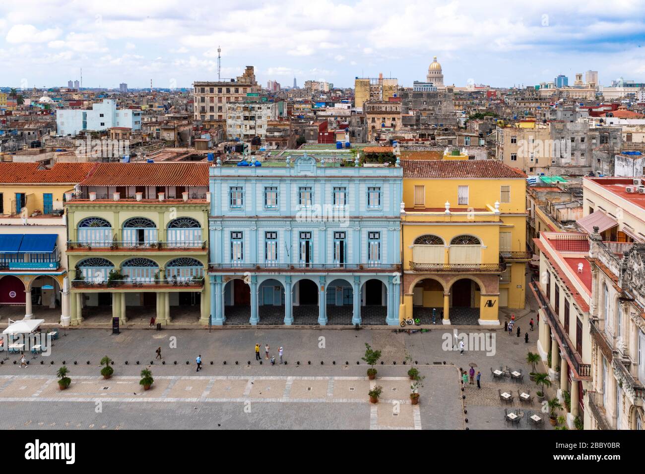 Blick vom Dach des Camara Obscura auf die Plaza Vieja und Havanna Stockfoto