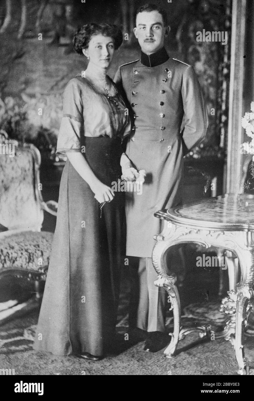 Engagement Porträt von Prinz Ernst August, Herzog von Braunschweig (1887-1953) und Prinzessin Victoria Louise von Preßburg (1892-1980) Stockfoto