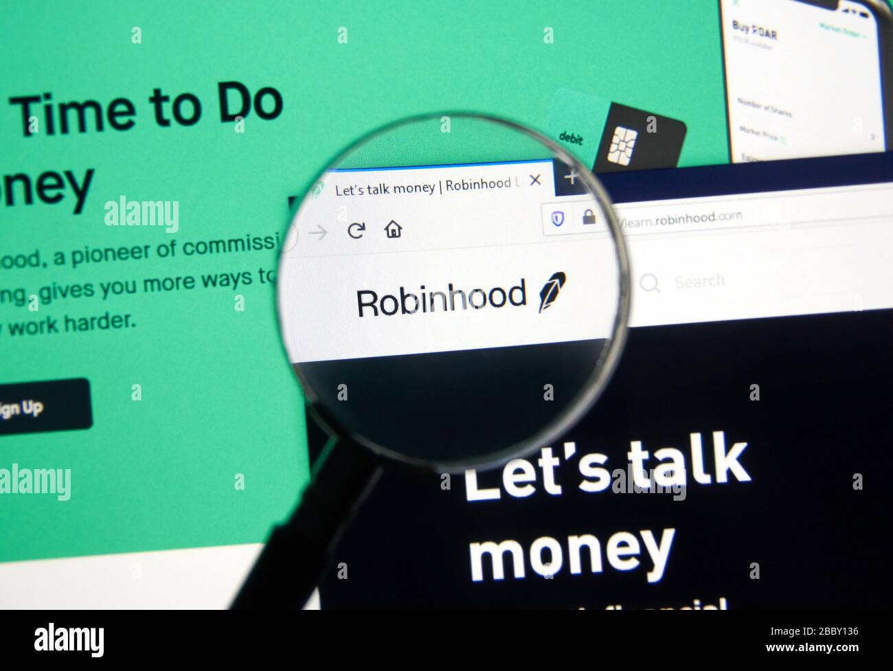Montreal, Kanada - 08. März 2020: Robinhood App und Logo auf dem Bildschirm. Robinhood Finanzdienstleistungsunternehmen. Das Unternehmen bietet mobile App und Website t an Stockfoto