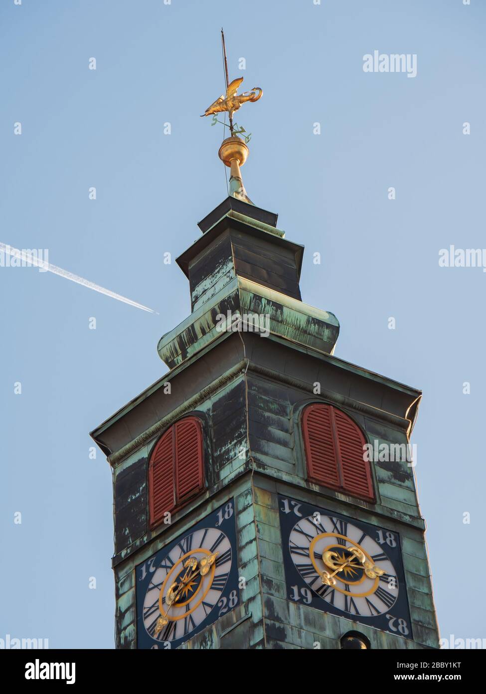Uhrturm im mittelalterlichen Rathaus von Laibach Wahrzeichen im Zentrum der Stadt. Stockfoto