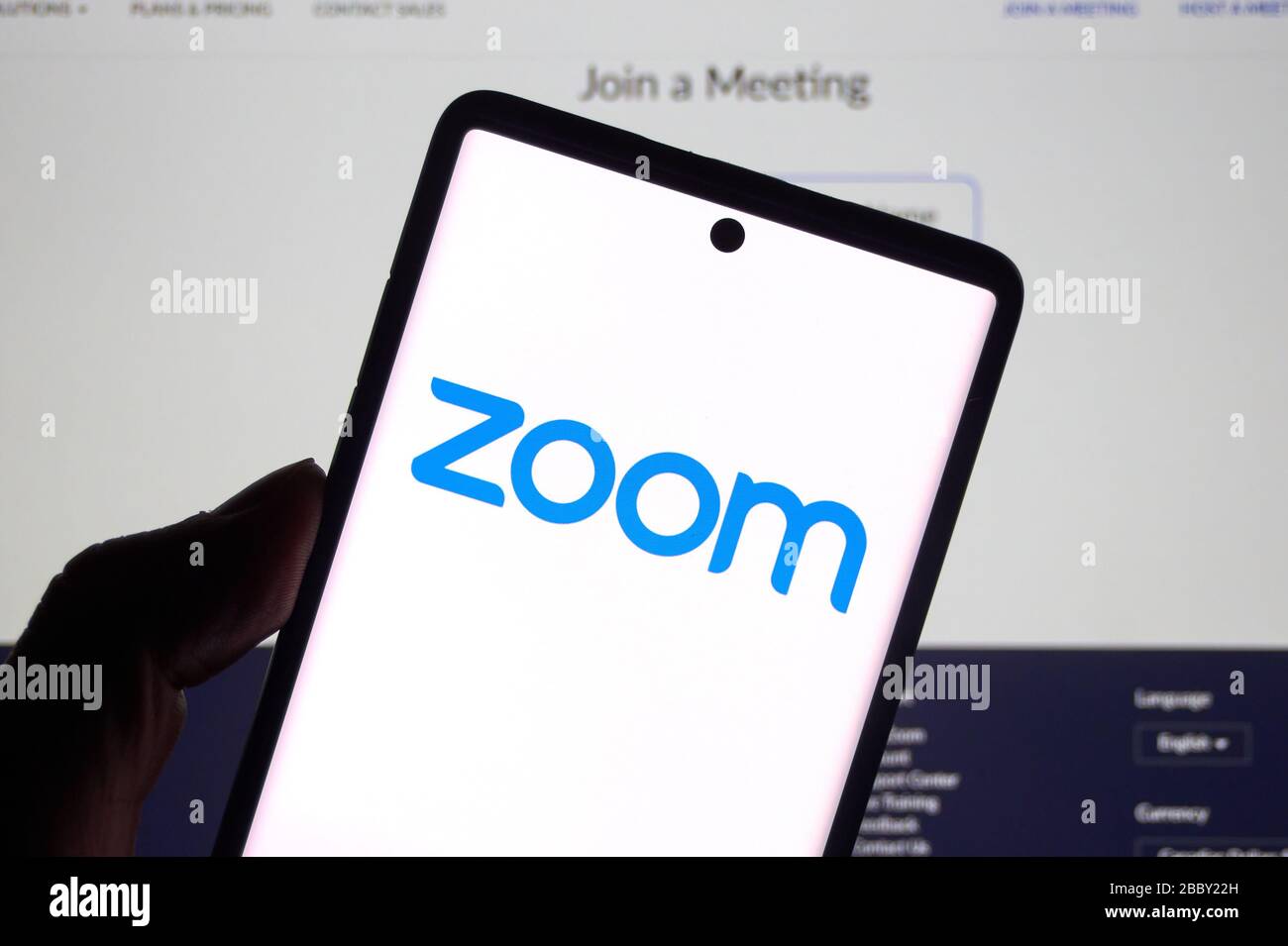 Montreal, Kanada - 22. März 2020: Zoom App und Logo auf dem Bildschirm. Zoom Communications ist ein Unternehmen für Remote-Konferenzdienste. Es stellt eine Remote-Konferenz bereit Stockfoto