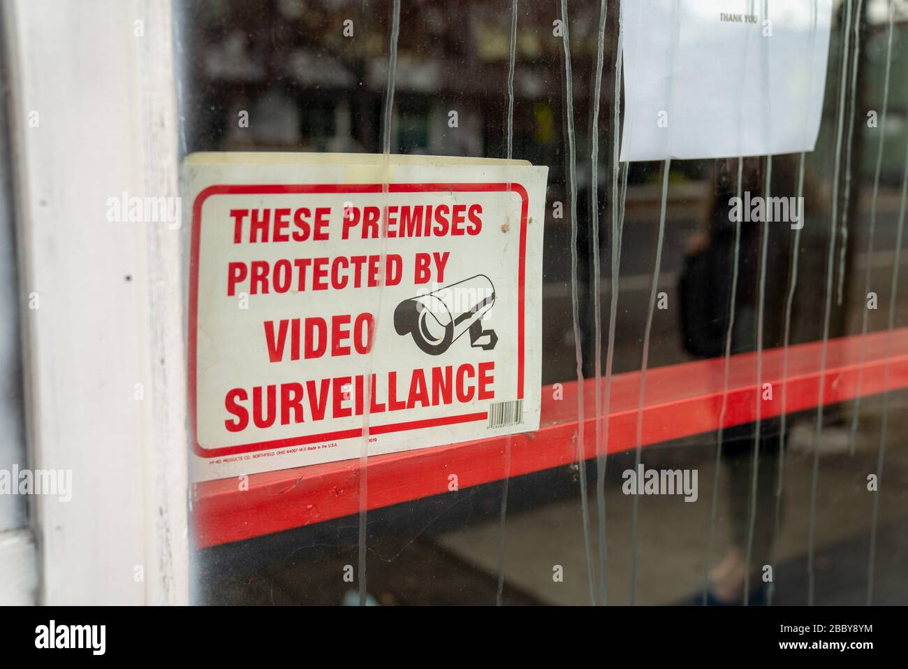 Diese Räume sind durch Videoüberwachung und Kamerafilderung außerhalb des Schaufensters geschützt Stockfoto
