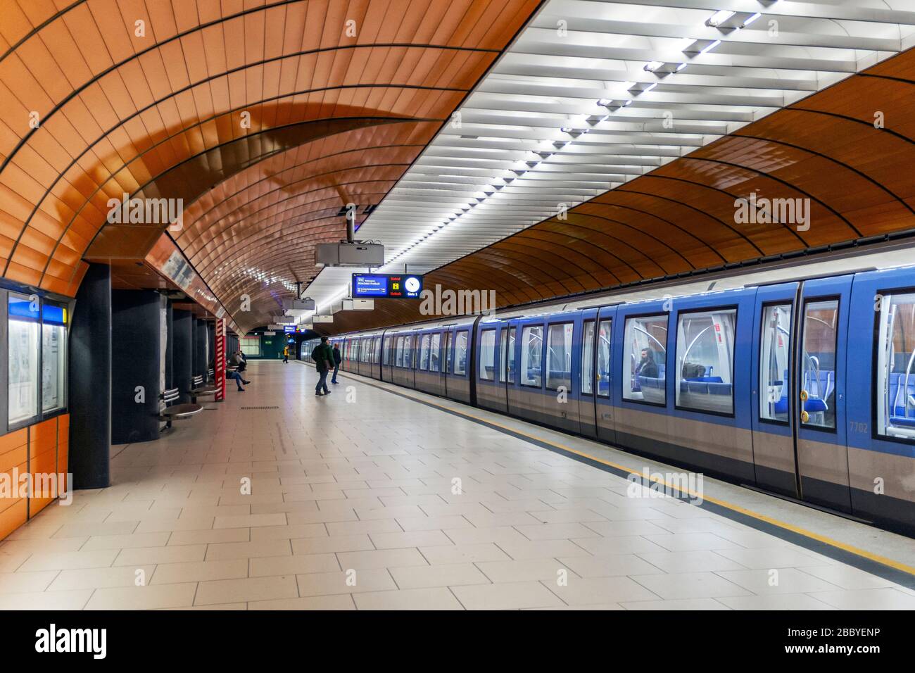 München - Bayern - Deutschland, 31. März 2020: Leerer Bahnhof wegen Corona-Virus am Marienplatz, München in Deutschland Stockfoto