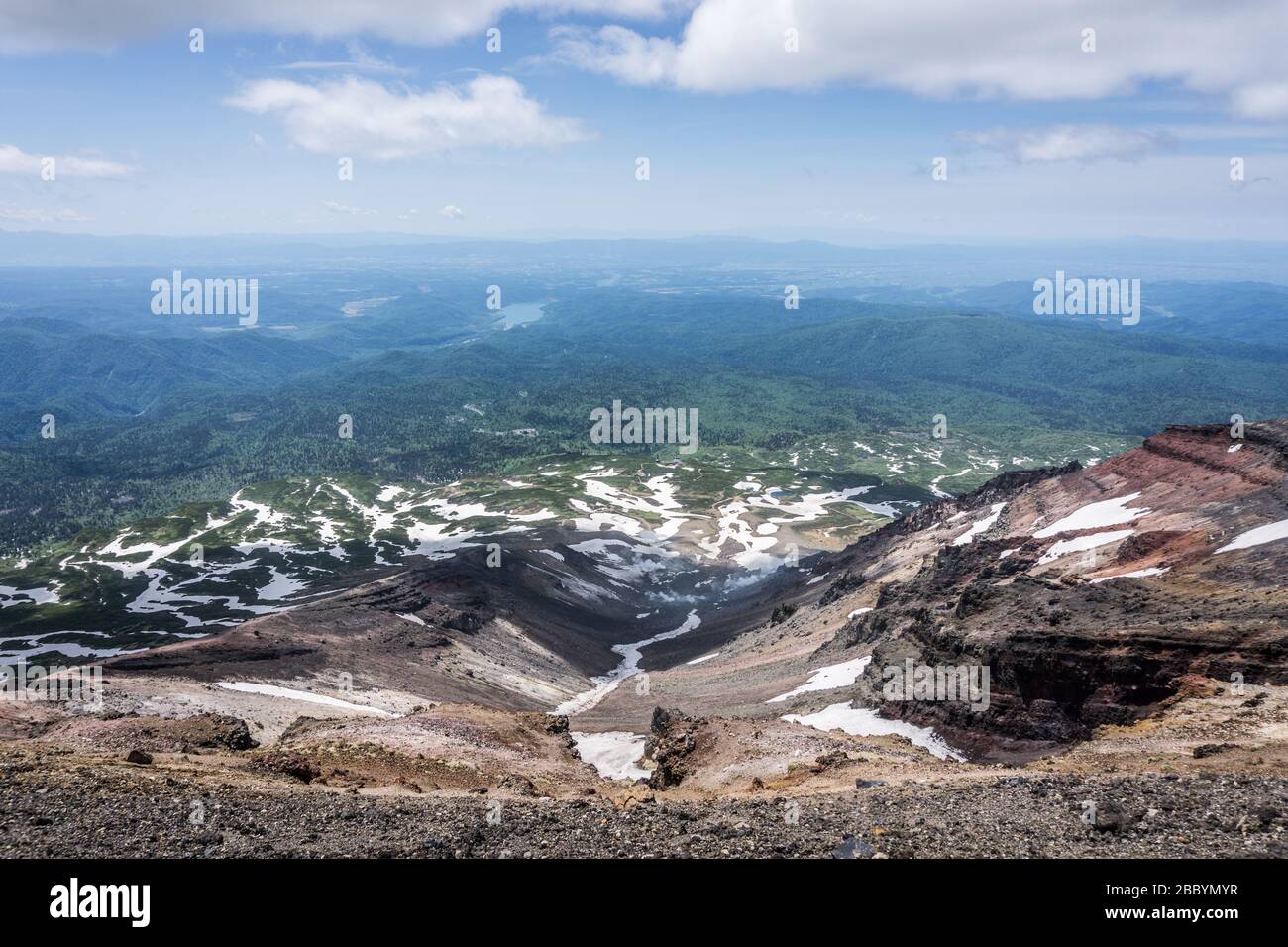 Blick beim Besteigen des Asahidake (Mount Asahi), dem höchsten Berg in Hokkaido, Japan. Stockfoto