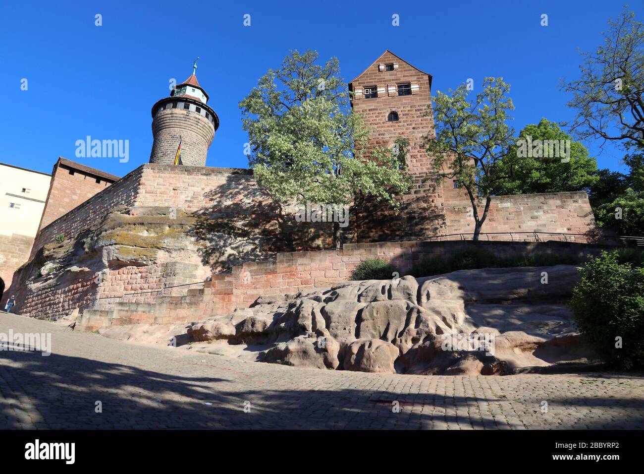Blick auf die Burg Nürnberg mit Sinwell-Turm. Landmark in Deutschland. Stockfoto
