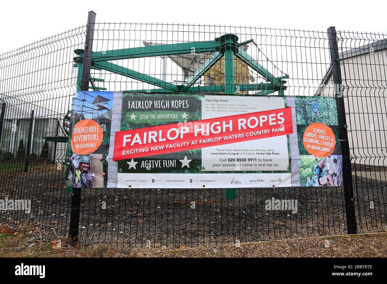 Fairlop Hochseilschild. Fairlop Waters County Park, Barkingside, London Borough of Redbridge Stockfoto