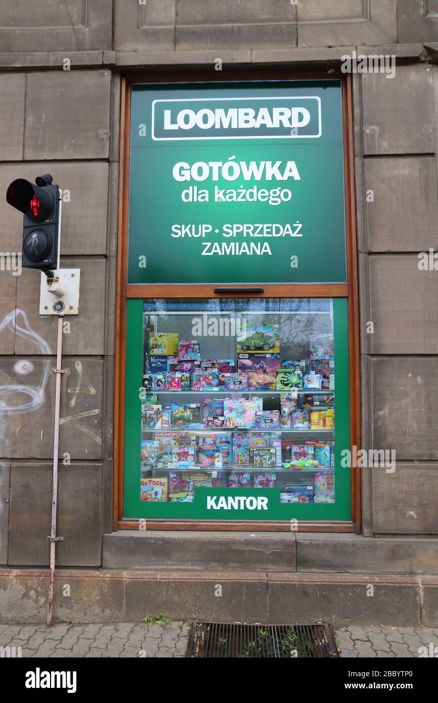 WROCLAW, POLEN - 11. MAI 2018: Loombard Pfandmaklergeschäft in Wroclaw, Polen. Pfandhäuser bieten den Menschen gesicherte Kredite. Stockfoto