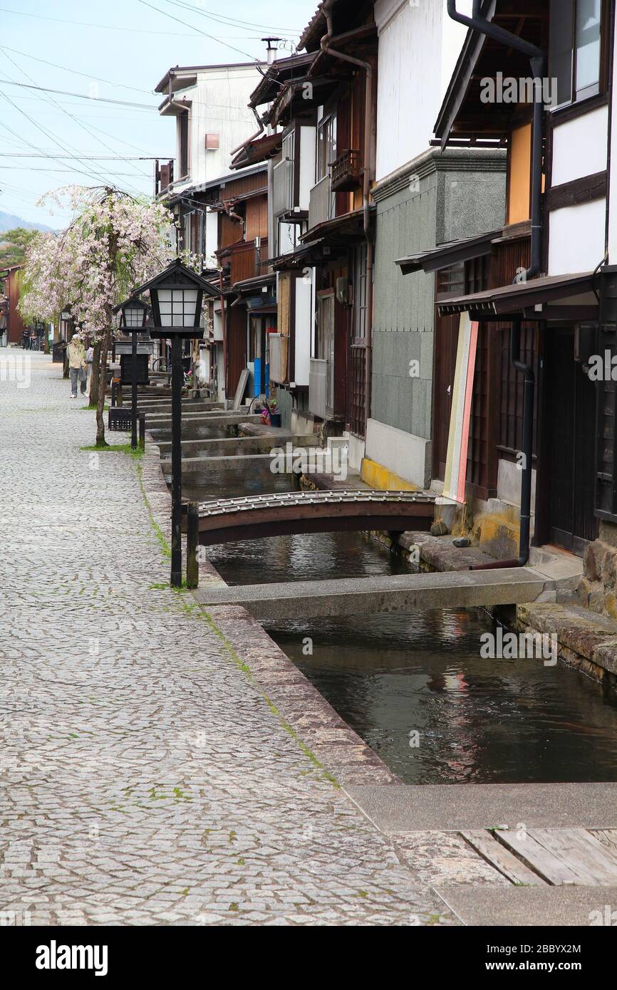 Furukawa-Dorf in Hida, Präfektur Gifu, Japan. Altstadt mit Wasserkanälen. Stockfoto