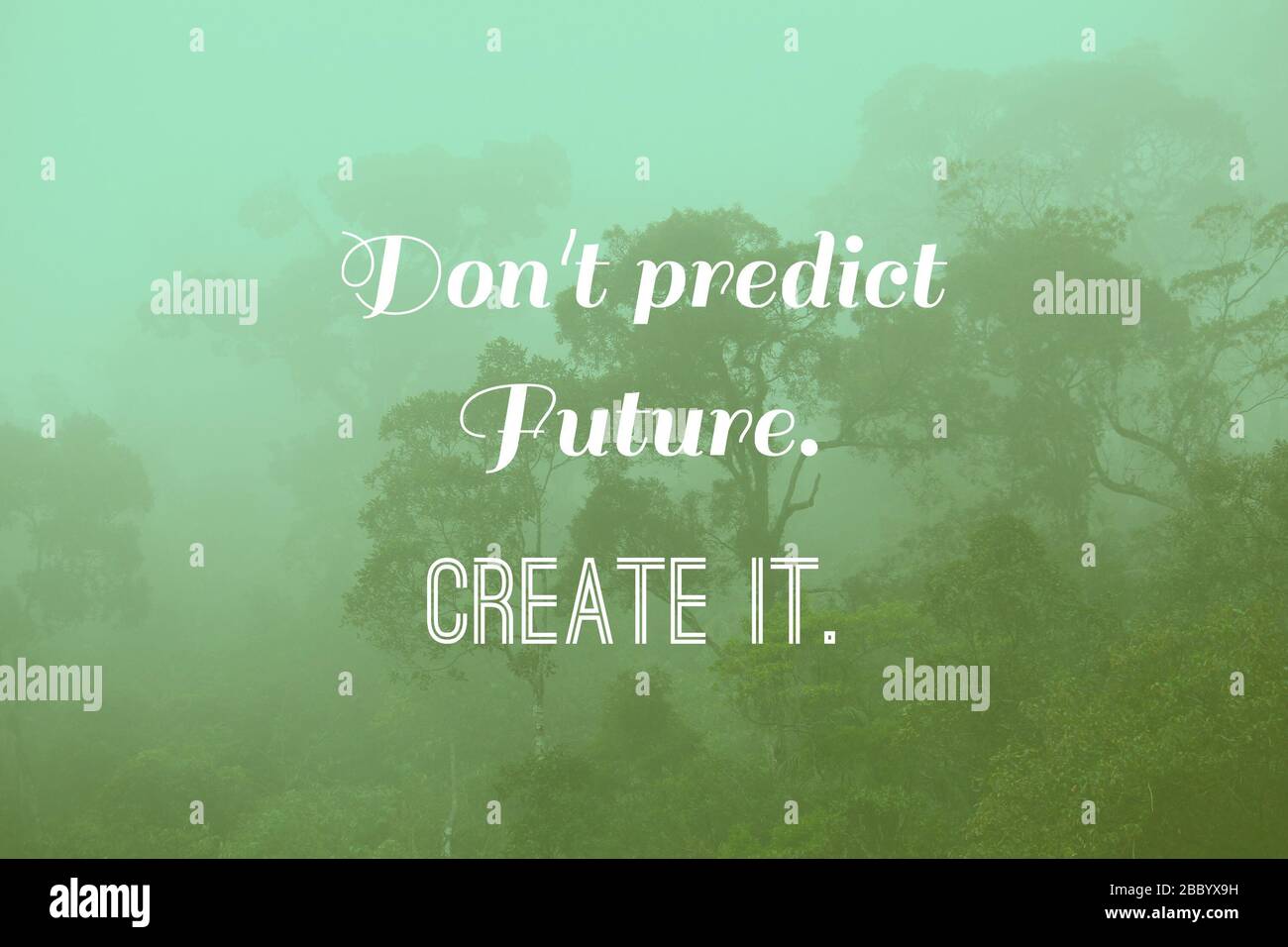 Inspirierendes Poster mit Slogan - Vorhersagen Sie nicht die Zukunft, kreieren Sie es. Erfolgsmotivation. Stockfoto