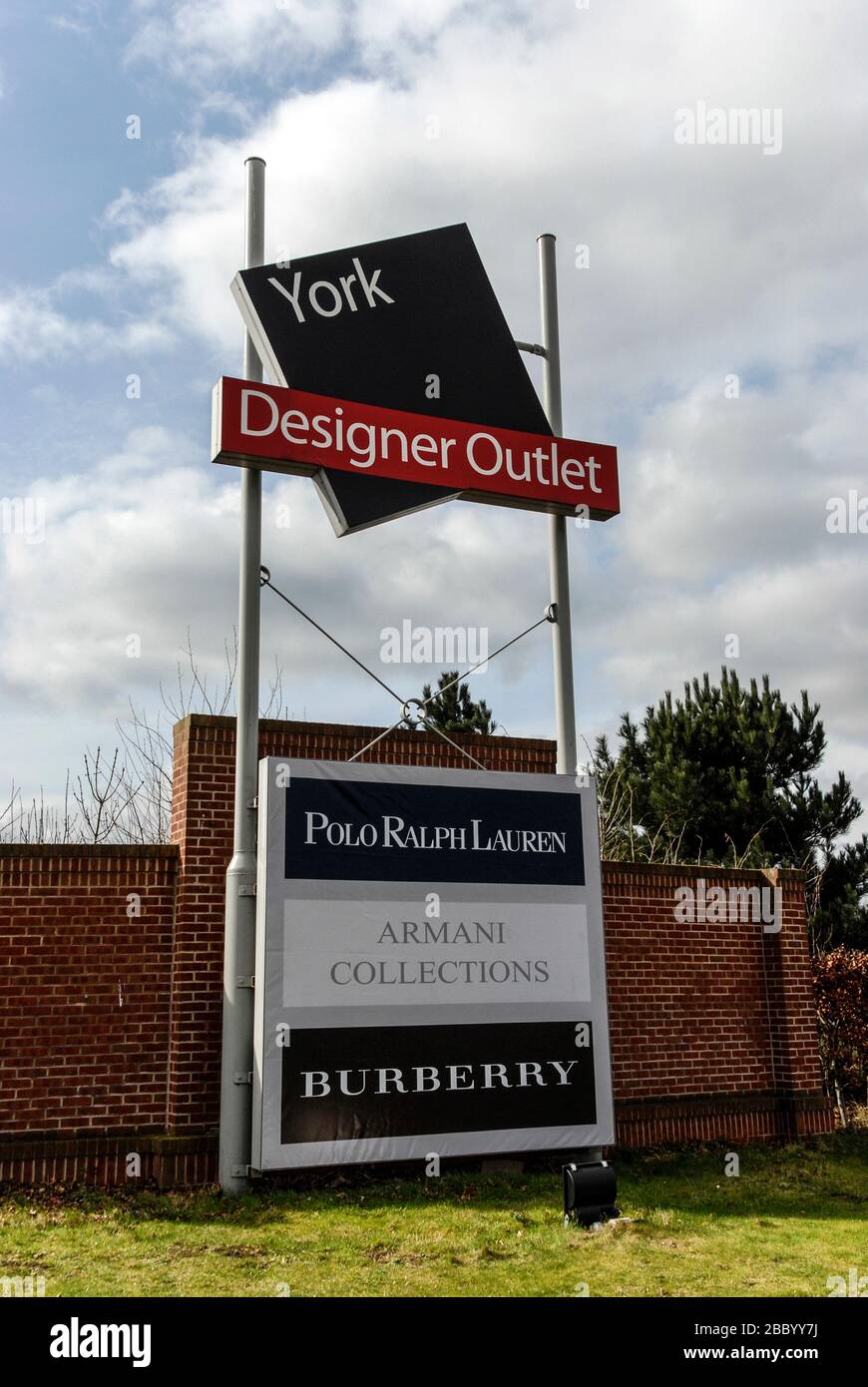 Einkaufszentrum außerhalb der Stadt, York Designer Outlet in York, Yorkshire, Großbritannien. Stockfoto