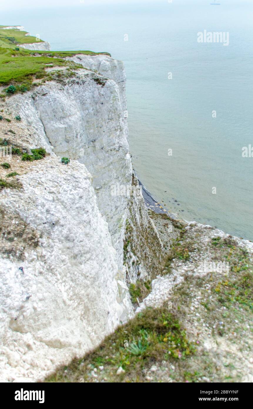 Weiße Klippen von Dover mit Spaziergängern und Ausblicken Stockfoto