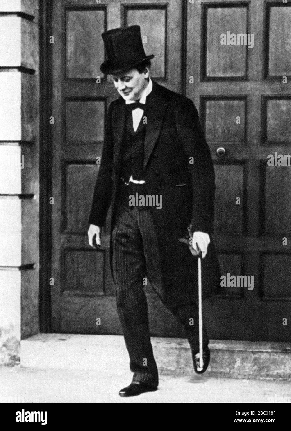 Winston Churchill in seinem neuen Amt bei der Admiralität, nachdem er gerade zum 1. Lord der Admiralität ernannt worden war. Oktober 1911 Stockfoto