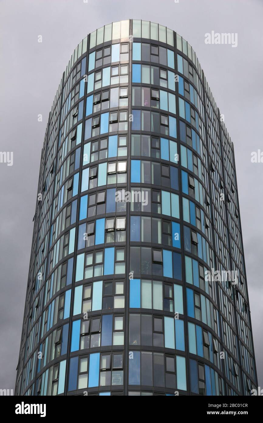 SHEFFIELD, Großbritannien - 10 JULI 2016: Hancock und Echnologische Turm in Sheffield, Yorkshire, Großbritannien. Es wurde von Cartwright Pickard Architekturbüro konzipiert. Stockfoto