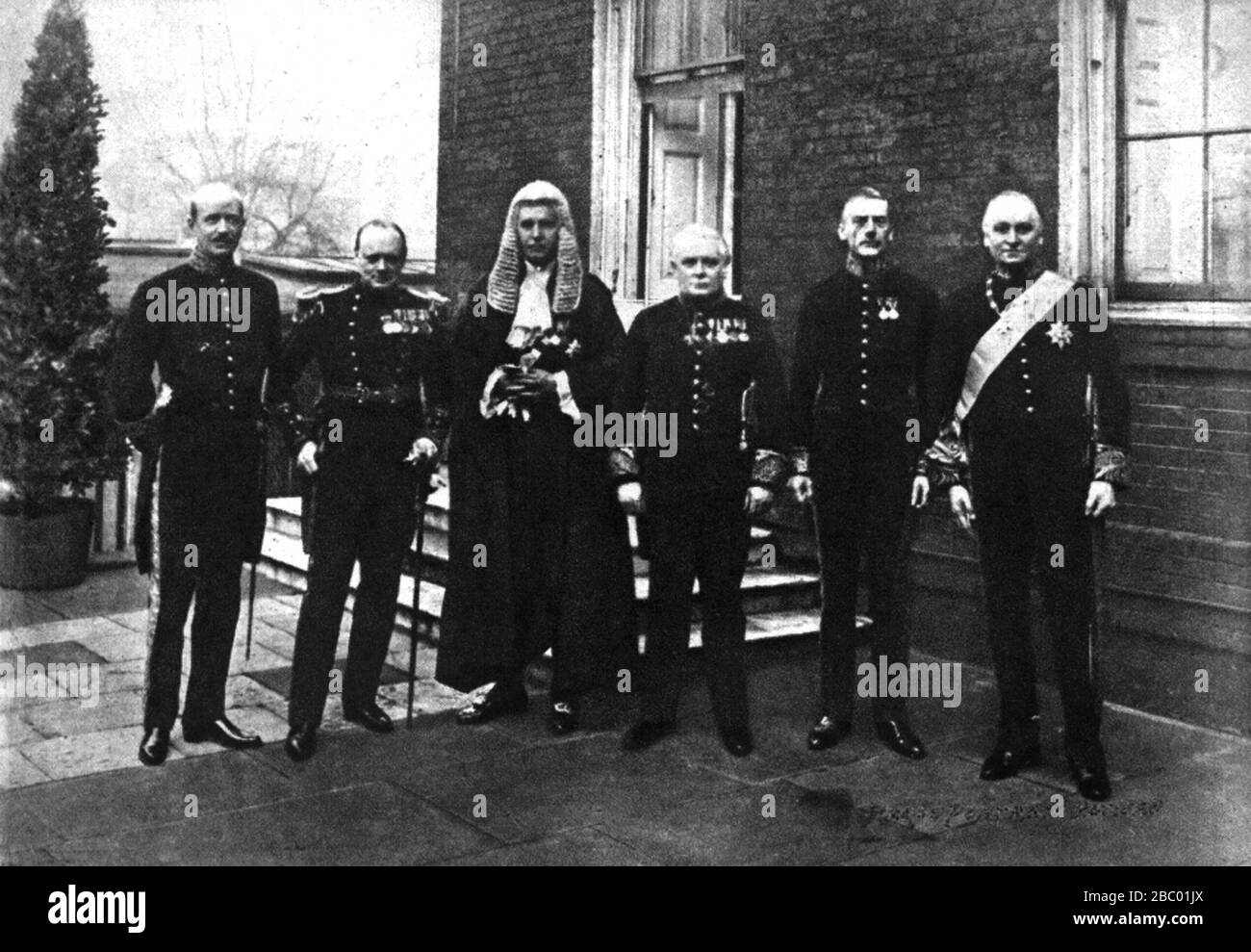Churchill mit Mitgliedern der Lloyd George's Coalition: L-R:Sir L.Worthington-Evans,Churchill,Lord Birkenhead,Lloyd George,Austen Chamberlain,Lord Curzon. Stockfoto