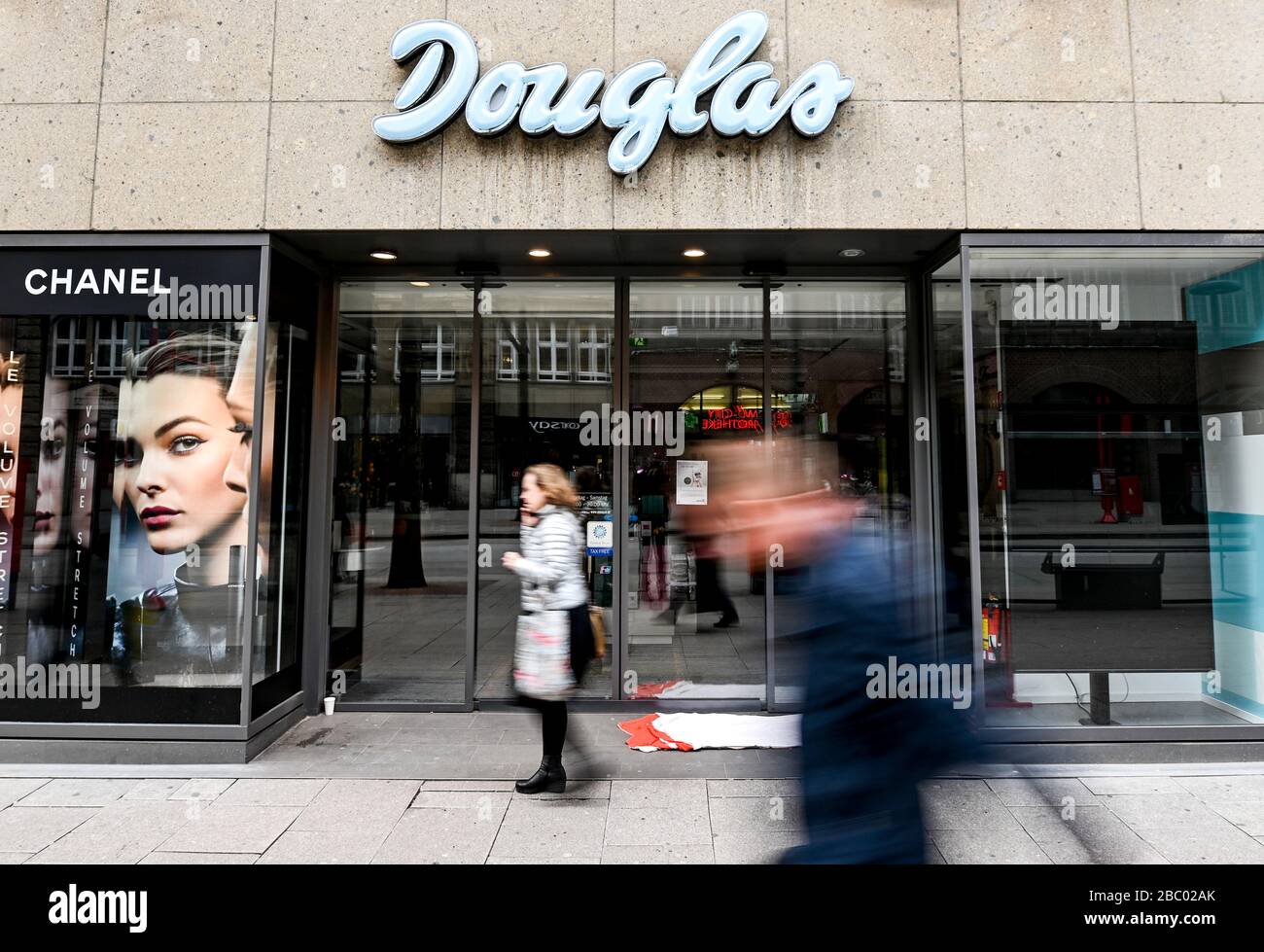 Parfumerie Kette Stockfotos Und Bilder Kaufen Alamy