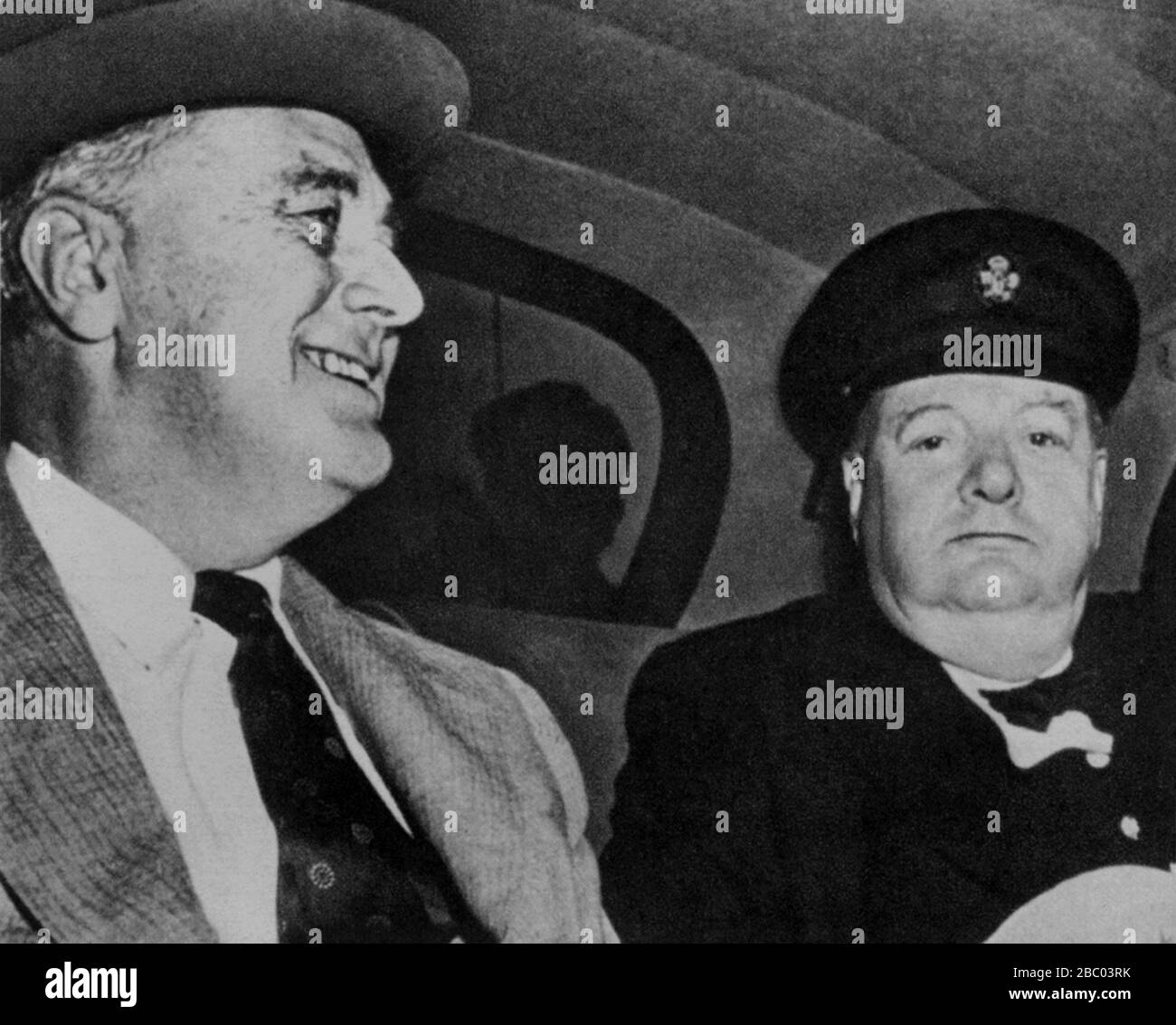 Winston Churchill mit Präsident Roosevelt auf dem Weg ins Weiße Haus. 22 Dezember 1941. Stockfoto