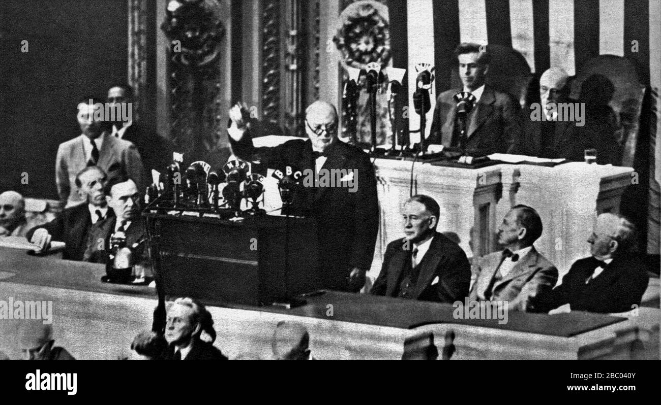 Winston Churchill spricht vor dem Kongress. Hinter ihm: Wallace und Rayburn.auf der Plattform: Bloom, Martijn, Barkley, McNary und Connolly.19. Mai 1943. Stockfoto