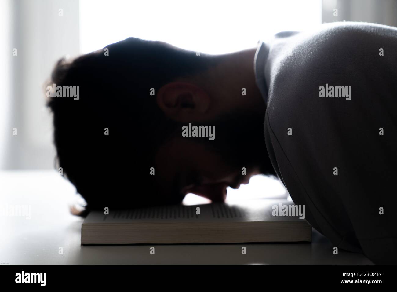 Langweiliges Buch Stockfotos Und Bilder Kaufen Alamy