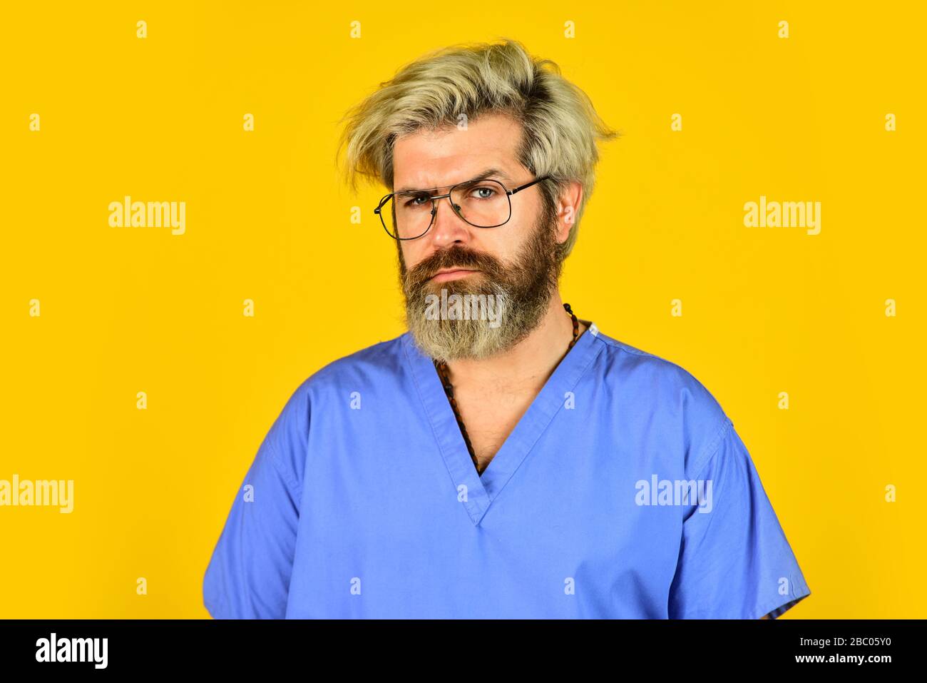 Sie können sich auf diesen Arzt verlassen. Arbeiten Sie im Krankenhaus. Beste Qualität für Sie. Medizin ist meine Leidenschaft. Medizinisches Fachpersonal. Healthcare and Medical Concept. Kompetenter und erfolgreicher Arzt in medizinischer Uniform. Stockfoto