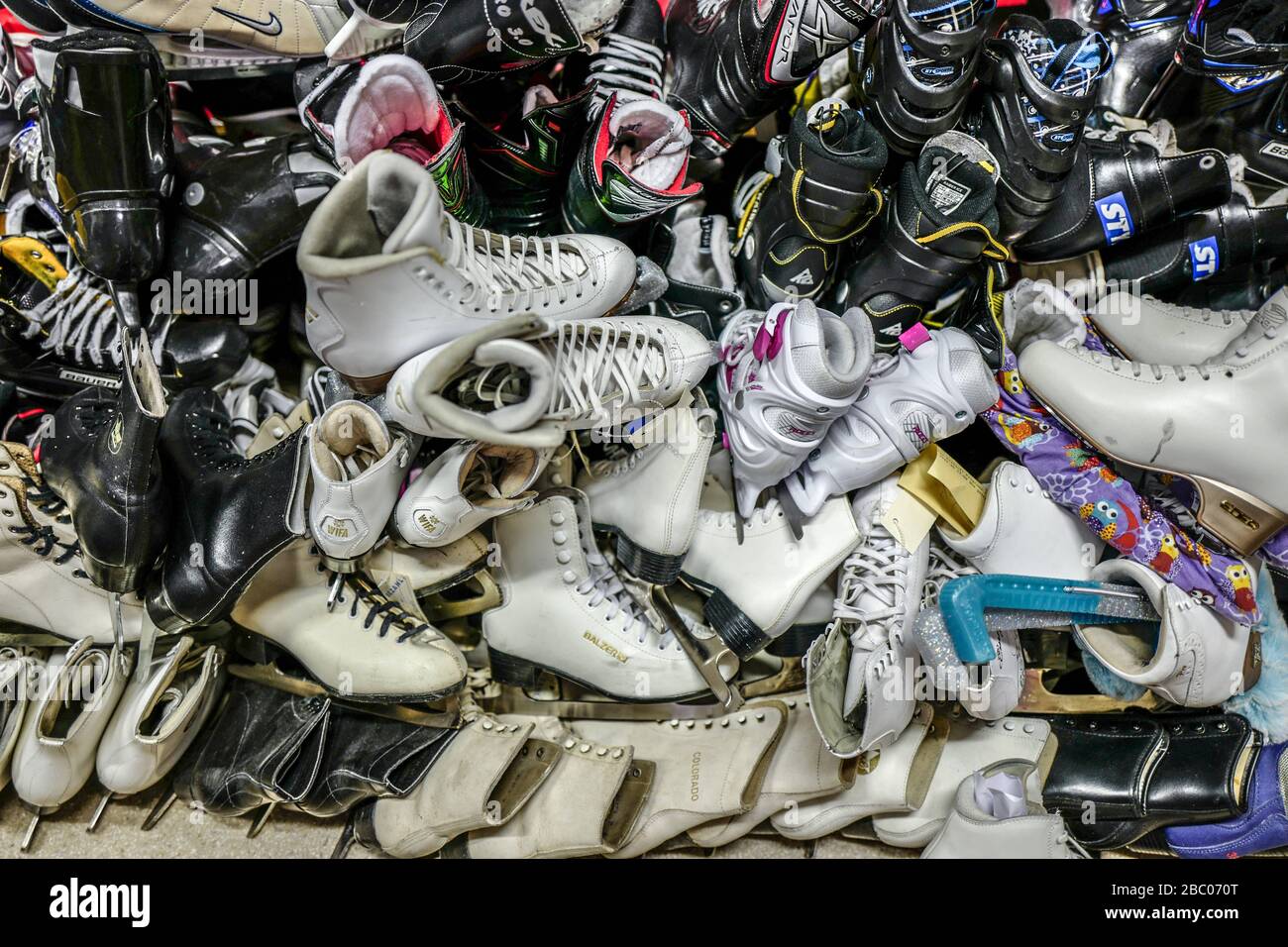 Gerti Schanderl, Vierter bei den Eiskunstlauf-Weltmeisterschaften 1974 in München und viermal Deutscher Eiskunstlaufmeister, betreibt heute im Eis- und Funsportzentrum Ost am Ostpark die Eissportwelt. [Automatisierte Übersetzung] Stockfoto