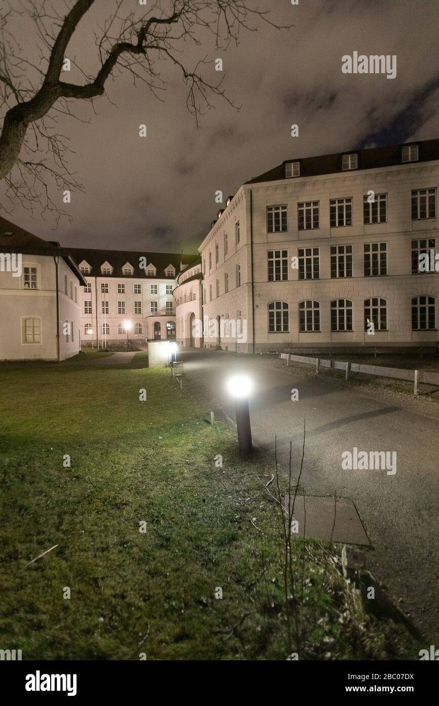 Eintritt vom Maria-Ward-Gymnasium in Altötting. Aufgrund des Coronavirus ist diese Schule bis auf weiteres auch in Bayern geschlossen. [Automatisierte Übersetzung] Stockfoto