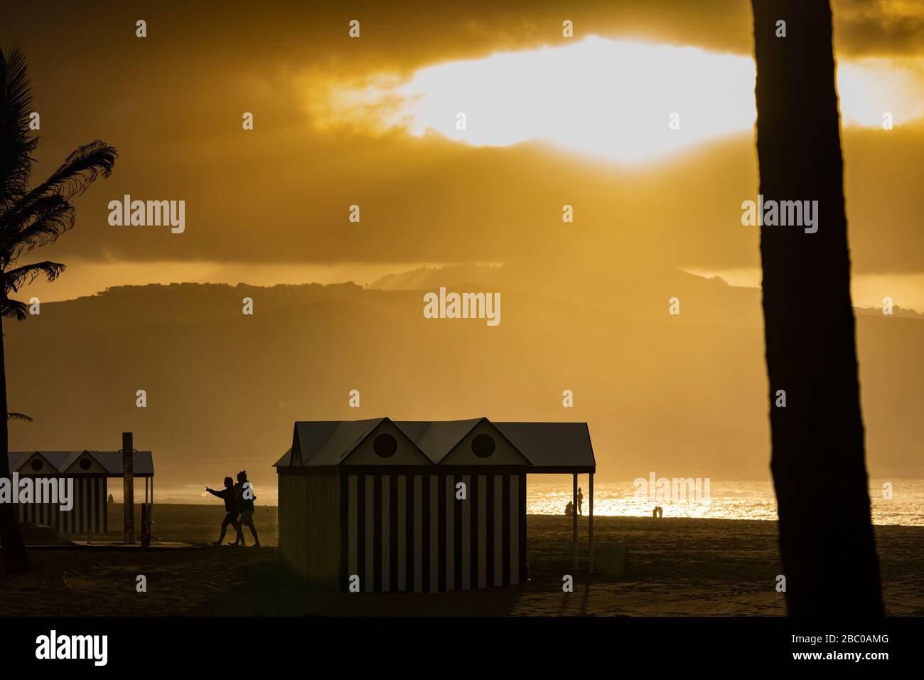 Spanien, Kanarische Inseln, Gran Canaria, Las Palmas - Playa de las Canteras Stockfoto