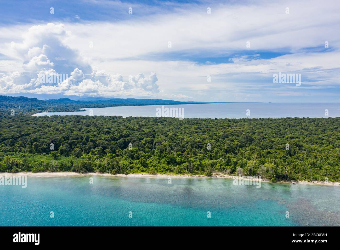 Luftaufnahme des Cahuita Nationalparks entlang der südlichen Karibikküste Costa Ricas. Stockfoto