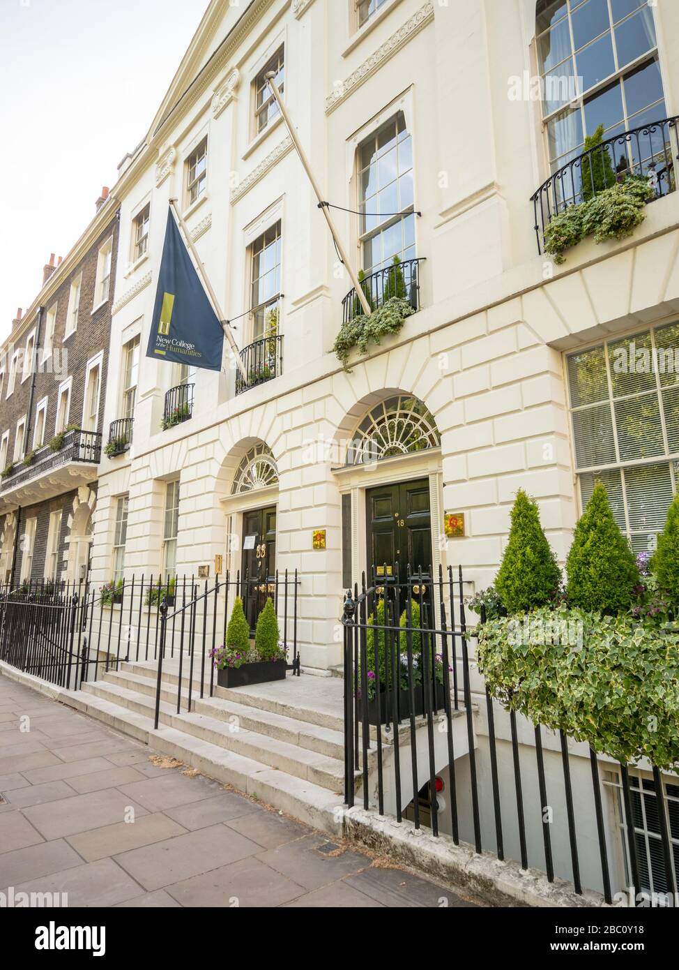 Das New College of the Humanities befindet sich in einem großen georgianischen Stadthaus am Bedford Square, London. Stockfoto