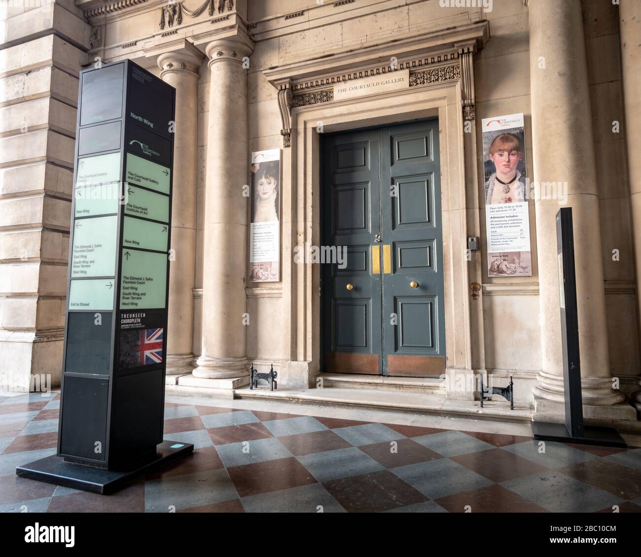 Eingang zur Galerie Courtauld. Eine öffentliche Galerie, die dem Institute of Art in Somerset House, London, zugeordnet ist. Stockfoto