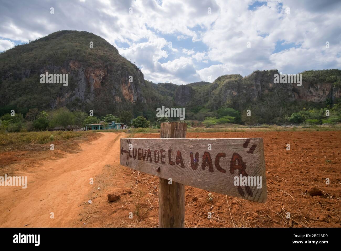 Schild an der Schotterstraße, Valle de Vinales, Pinar del Rio, Kuba Stockfoto