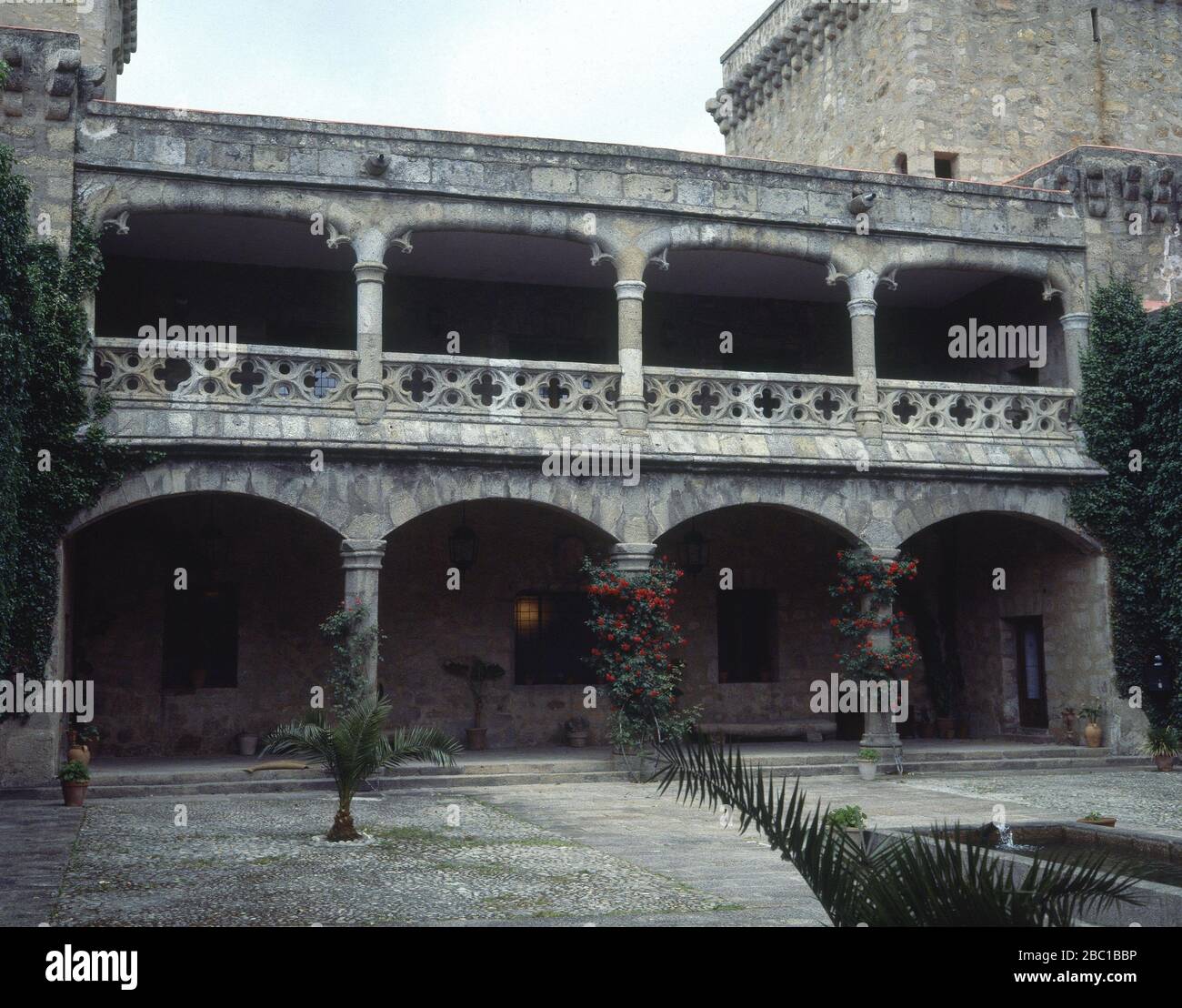 TERRASSE. ORT: PALACIO CASTILLO DE LOS CONDES DE OROPESA. Jarandilla de la Vera. CACERES. SPANIEN. Stockfoto