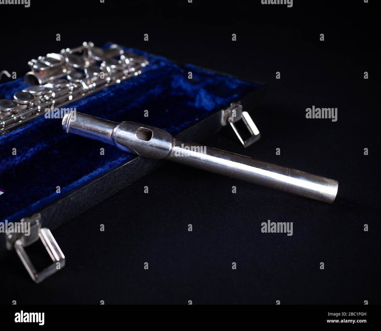 Signet Selmer Special Sterling Silver Flute mit blauem gequetschten Samtkoffer Mundstück Stockfoto