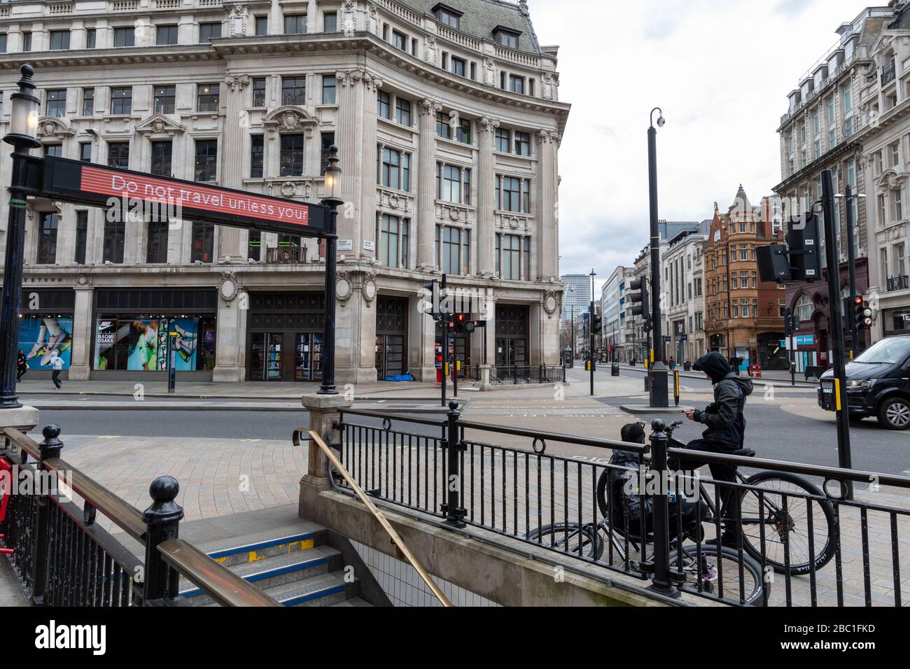 Ein menschenleerer Oxford Circus in Central London während des Ausbruchs des Corona-Virus. Stockfoto