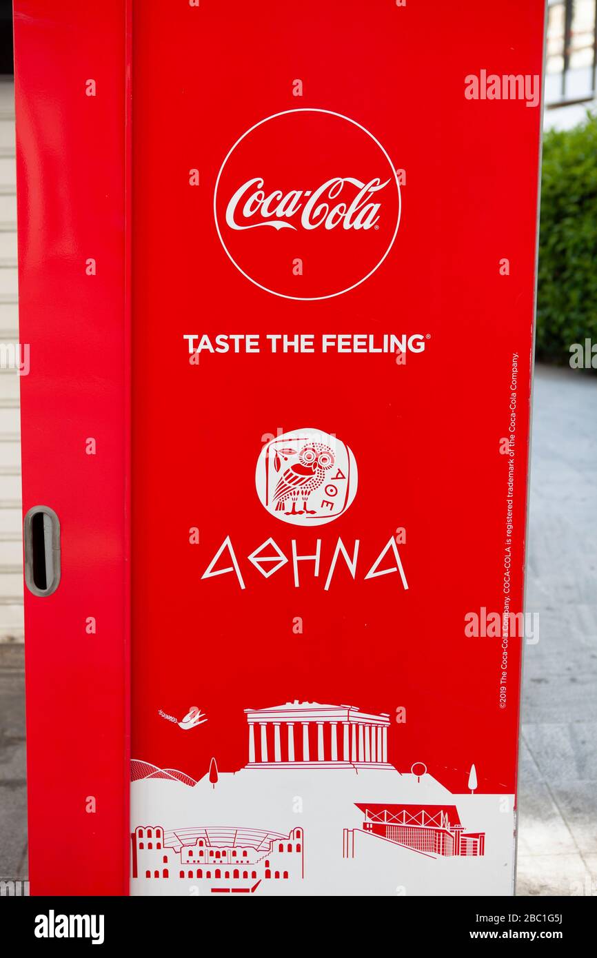 Coca-Cola-Logo mit Akropolis, Athen griechenland Stockfoto