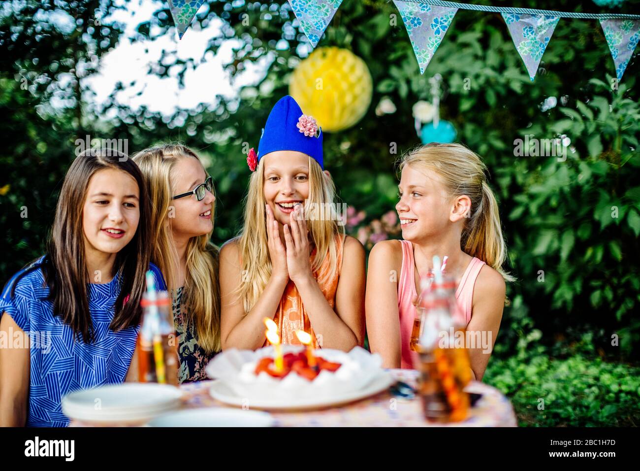 Mädchen geburtstag tisch party Fotos und Bildmaterial in hoher Auflösung Alamy