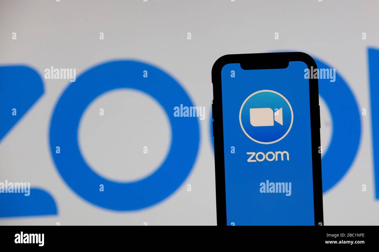 LONDON, Großbritannien - 2. April 2020: Symbol der beliebten Videokonferenz-App "Zoom" auf einem Mobilgerät Stockfoto