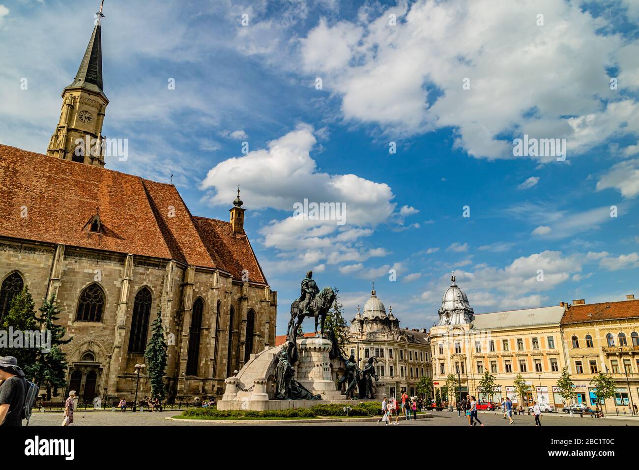 St. Michael's Church and Unity Square, Cluj-Napoca, Rumänien. Juni 2017. Stockfoto