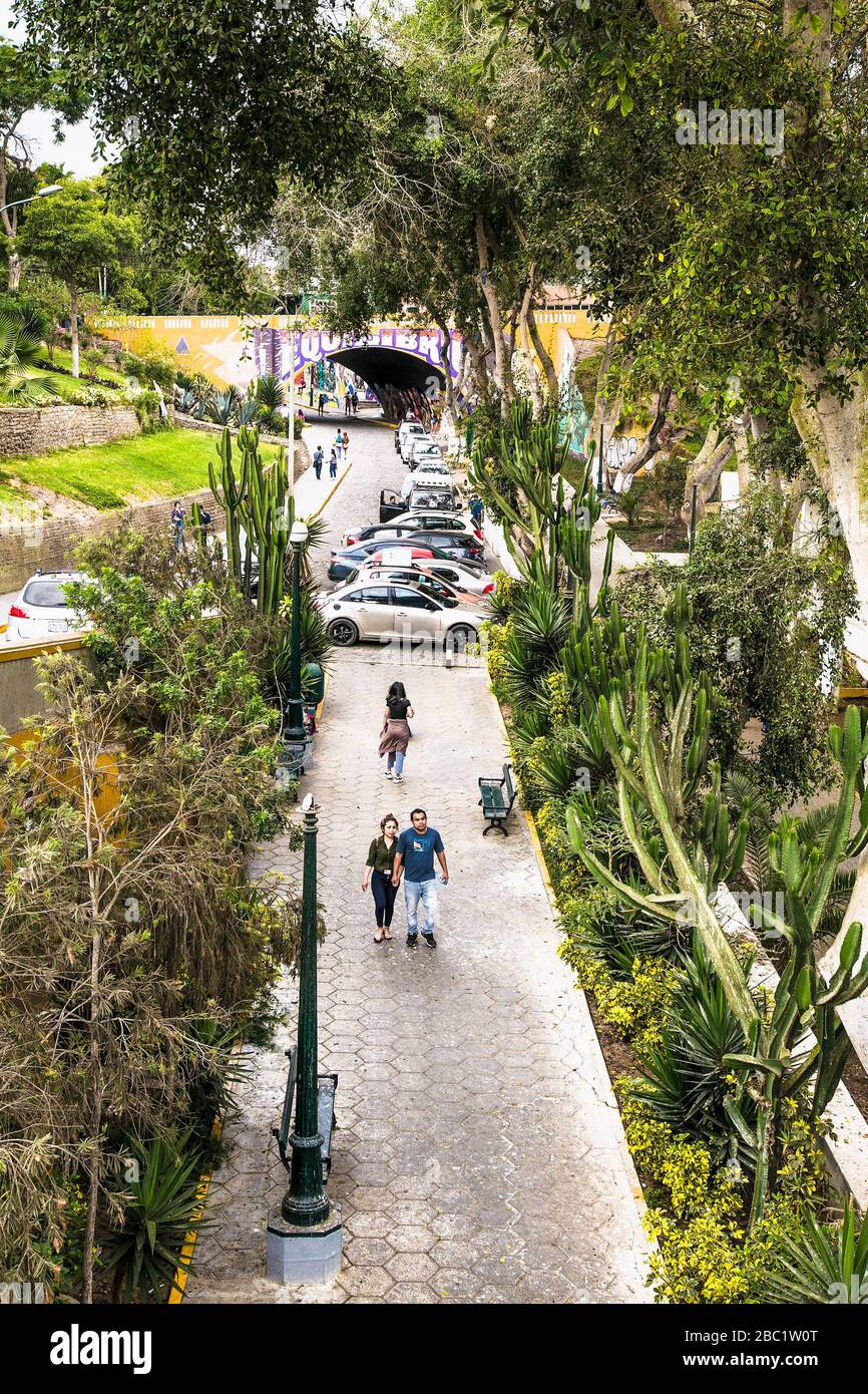 lima, Peru-11. Januar 2019: Blick vom öffentlichen Park im Miraflores Viertel. Lima, Peru. Stockfoto