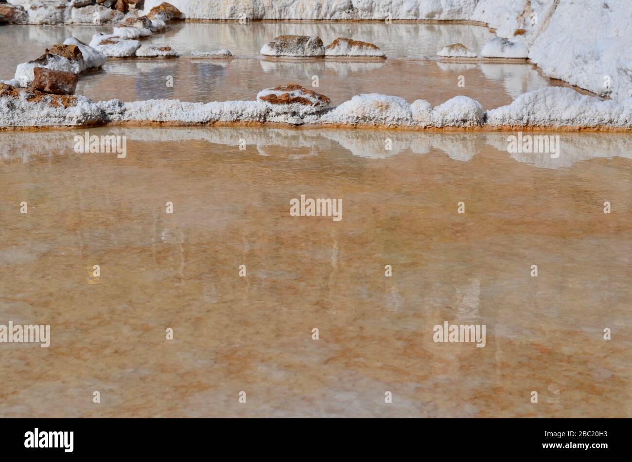 Spektakuläre Inka-Salzpfannen von Maras, Perú Stockfoto