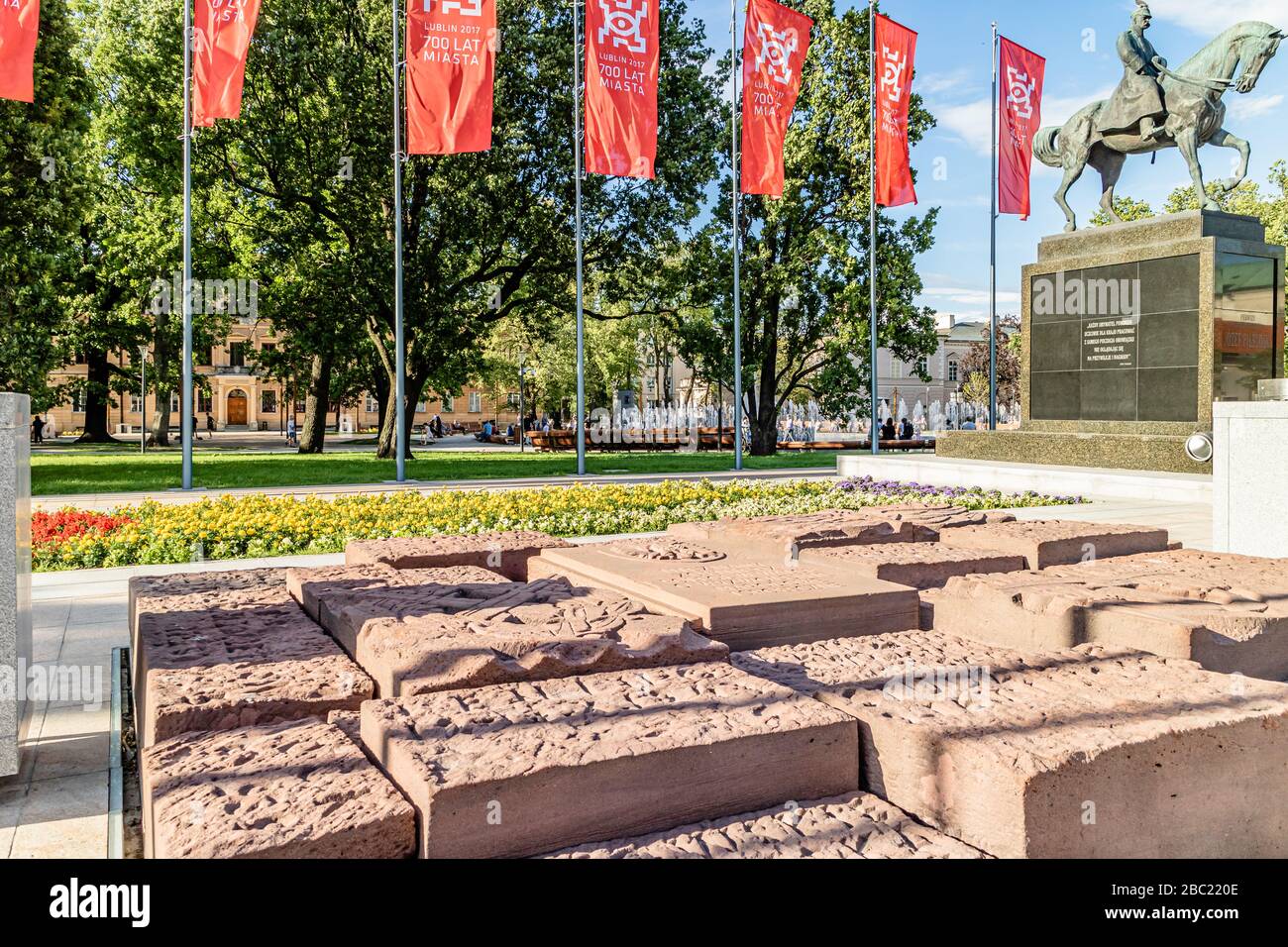 Park und Platz mit Reiterstatue zum Gedenken an Józef Piłsudski, polnischer Revolutionär und Staatsmann. Lublin, Polen. Juni 2017. Stockfoto